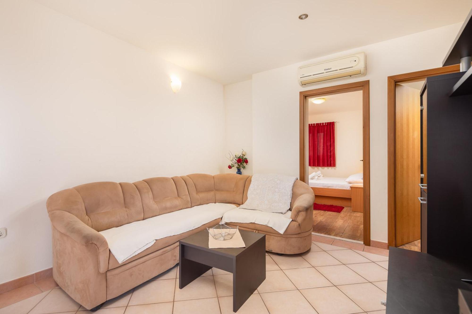 Filip - Free Parking By The House Apartment *