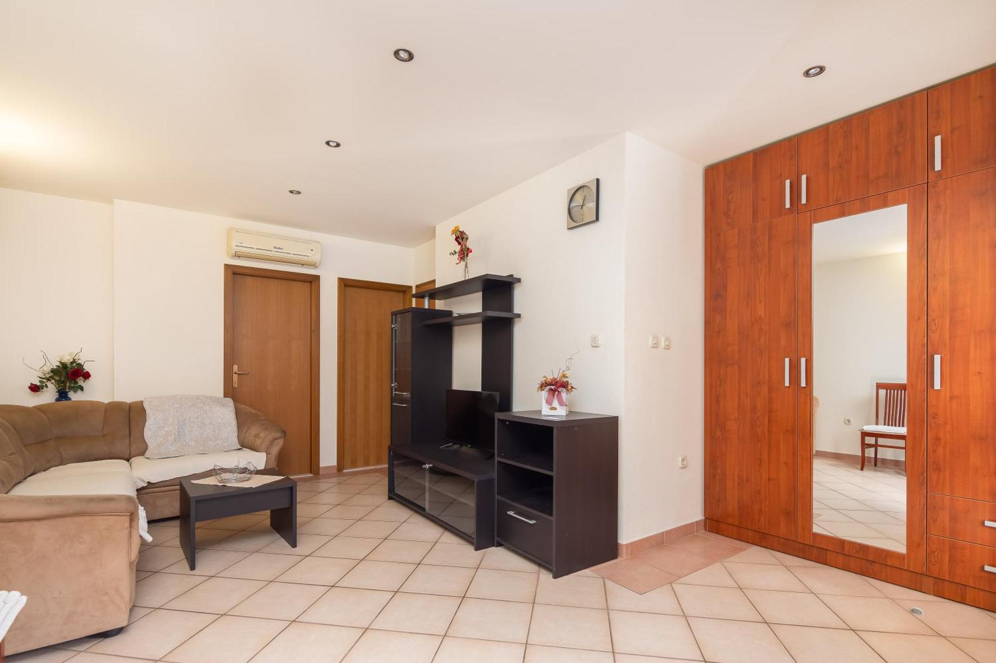 Filip - Free Parking By The House * Makarska