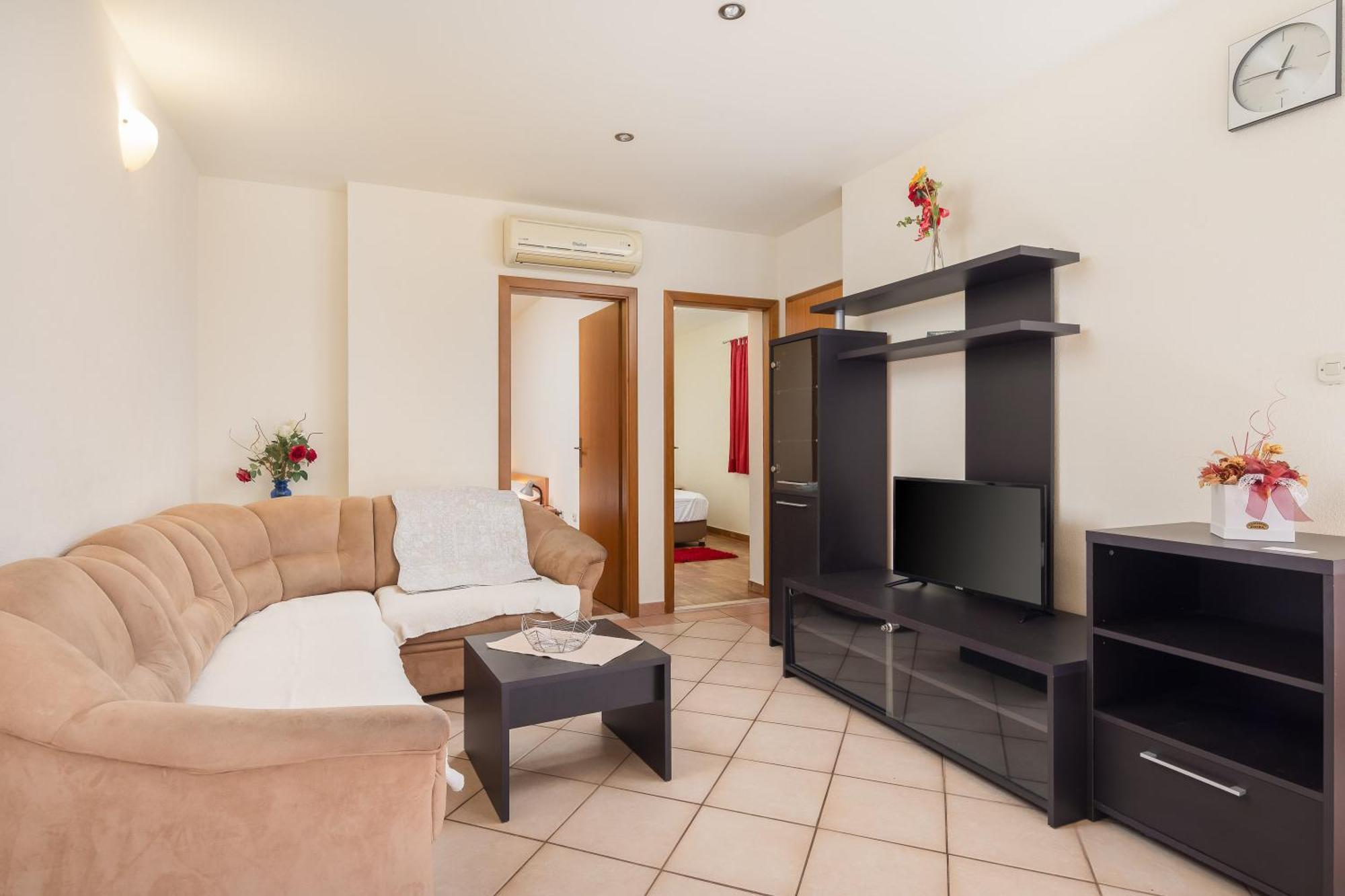 Filip - Free Parking By The House Apartment Makarska