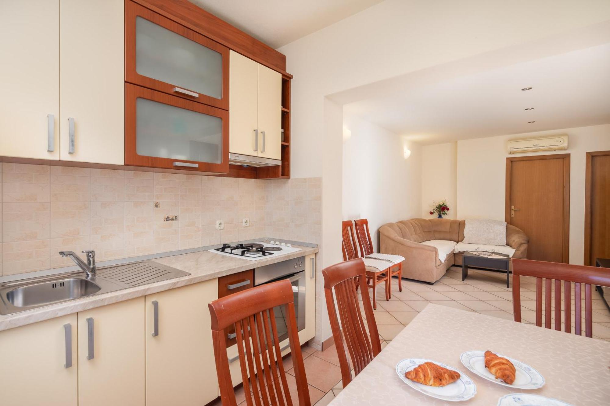 Filip - Free Parking By The House * Makarska