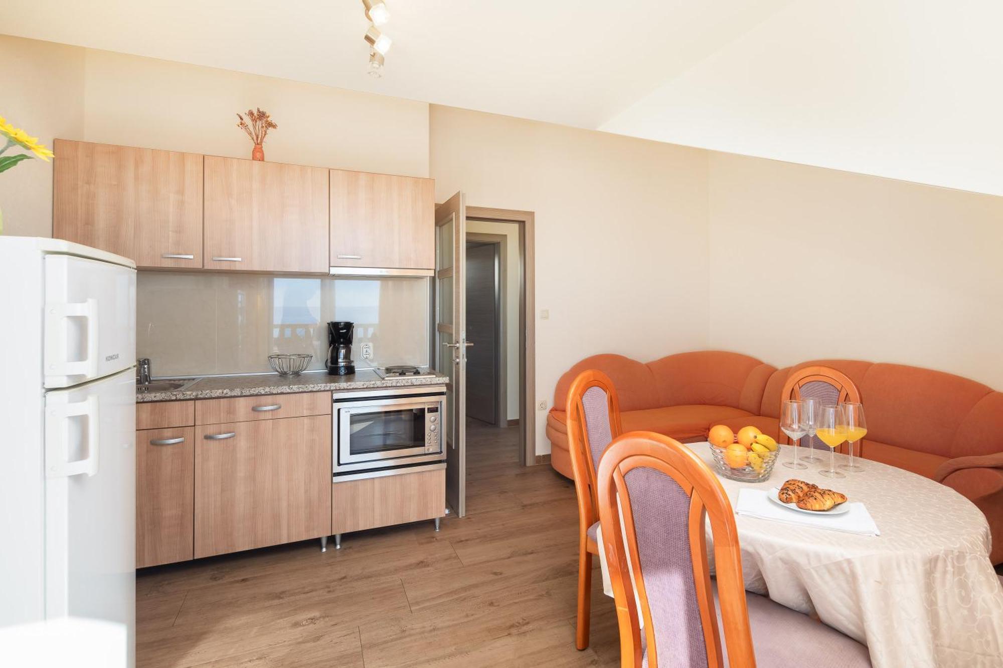 Filip - Free Parking By The House Apartment *